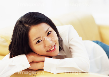 腕枕 1人 陽気 の画像素材 日本人 人物の写真素材ならイメージナビ