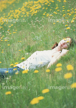 寝る 1人 春 平ら の画像素材 感情 人物の写真素材ならイメージナビ