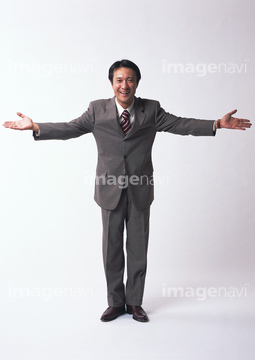両手 広げる 人物 アジア 中年 スーツ の画像素材 業種 職業 ビジネスの写真素材ならイメージナビ