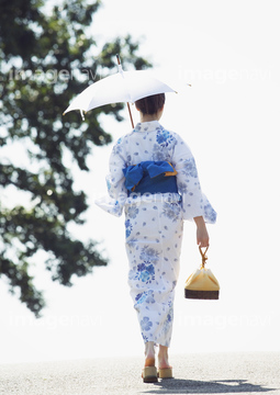 浴衣 全身 の画像素材 日本人 人物の写真素材ならイメージナビ