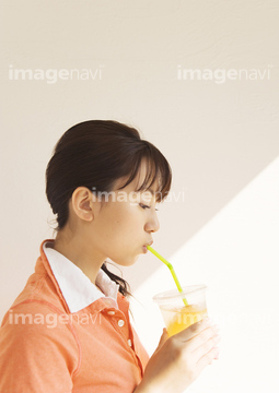 水 ジュース 衣料 ストロー 横顔 オレンジ色 の画像素材 写真素材ならイメージナビ