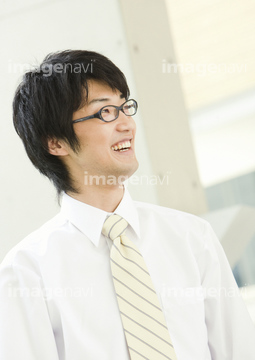 若い男性 ワイシャツ 横向き の画像素材 構図 人物の写真素材ならイメージナビ