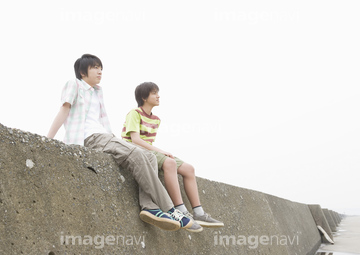 少年 半ズボン 日本人 座る 中学生 の画像素材 家族 人間関係 人物の写真素材ならイメージナビ