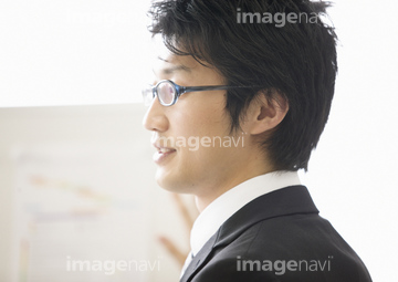 若い男性 メガネ 横顔 の画像素材 外国人 人物の写真素材ならイメージナビ