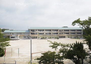 学校 校庭 曇り 天気 の画像素材 海路 水路 乗り物 交通の写真素材ならイメージナビ