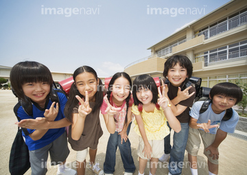 集合写真　女子小学生 小学生の集合写真 写真素材 [ 6868323 ] - フォトライブラリー ...