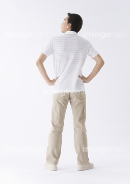 手を腰にする の画像素材 日本人 人物の写真素材ならイメージナビ
