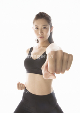 かっこいい 女性 ポーズ ファイティングポーズ の画像素材 武道 格闘技 スポーツの写真素材ならイメージナビ