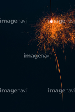 花火 線香花火 綺麗 の画像素材 炎 火花 バックグラウンドの写真素材ならイメージナビ