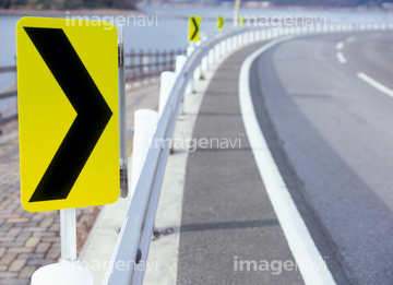 視線誘導標 の画像素材 交通イメージ 乗り物 交通の写真素材ならイメージナビ