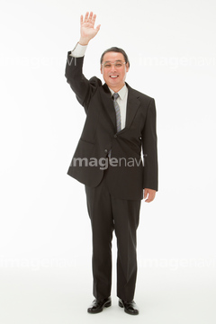 人物 日本人 男性 1人 スーツ 全身 60代 の画像素材 写真素材ならイメージナビ