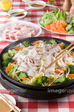 湯気 ホットプレート 蒸し野菜 の画像素材 洋食 各国料理 食べ物の写真素材ならイメージナビ