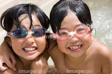 裸 子供 小学生 2人 の画像素材 美容 ライフスタイルの写真素材ならイメージナビ