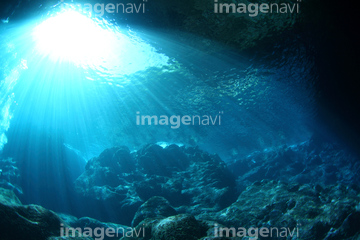 自然 風景 海 海中 岩場 青色 の画像素材 写真素材ならイメージナビ