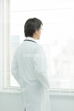 白衣 後姿 の画像素材 医療 福祉の写真素材ならイメージナビ