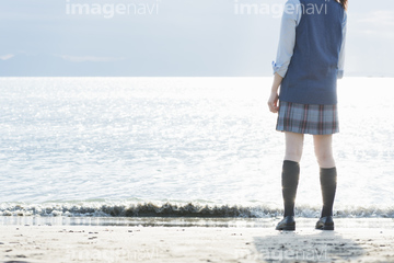 高校生 後ろ姿 制服 黒髪 の画像素材 日本人 人物の写真素材ならイメージナビ