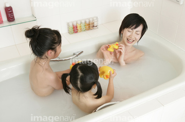 お風呂 家族 日本人 兄弟姉妹 の画像素材 家族 人間関係 人物の写真素材ならイメージナビ