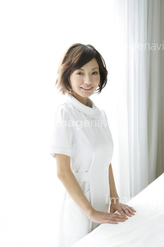 エステティシャン 髪 ヘアースタイル ミディアムヘアー の画像素材 美容 ライフスタイルの写真素材ならイメージナビ