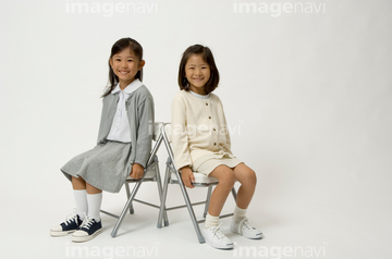 スカート 座る 椅子 パイプ椅子 の画像素材 写真素材ならイメージナビ