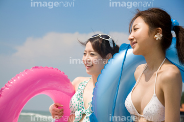 海水浴 水着 若い女性 の画像素材 季節 人物の写真素材ならイメージナビ