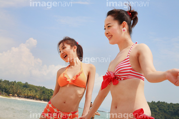 海水浴 水着 若い女性 の画像素材 季節 人物の写真素材ならイメージナビ