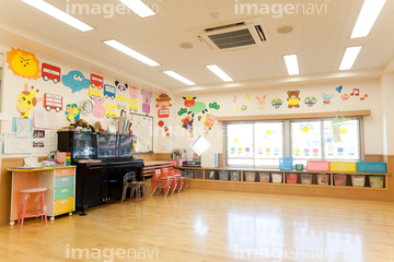 学校 窓 幼児教室 ロイヤリティフリー の画像素材 写真素材ならイメージナビ
