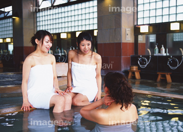 温泉 バスタオル 清潔 の画像素材 感情 人物の写真素材ならイメージナビ