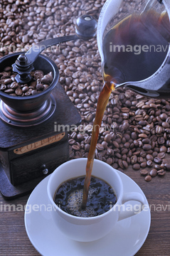 コーヒー 注ぐ の画像素材 飲み物 食べ物の写真素材ならイメージナビ