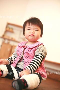 睨む 子供 年齢層 赤ちゃん 子供 の画像素材 感情 人物の写真素材ならイメージナビ