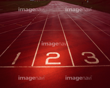 陸上競技場 赤色 の画像素材 体調 ライフスタイルの写真素材ならイメージナビ