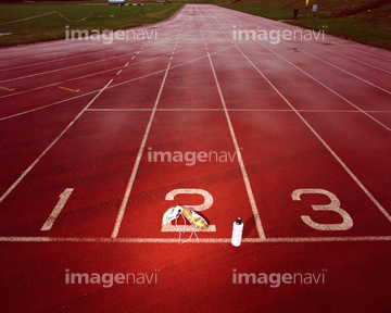 陸上競技場 赤色 の画像素材 陸上競技 スポーツの写真素材ならイメージナビ