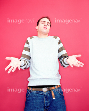 男性 お手上げ 肩をすくめる の画像素材 外国人 人物の写真素材ならイメージナビ