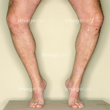 男性 裸足 の画像素材 体のパーツ 人物の写真素材ならイメージナビ