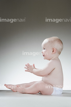 赤ちゃん 横顔 拍手 の画像素材 外国人 人物の写真素材ならイメージナビ