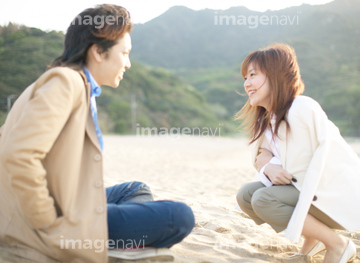 しゃがみこむ 若い男性 の画像素材 日本人 人物の写真素材ならイメージナビ