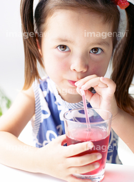 ジュース 飲む ストロー かわいい の画像素材 飲み物 食べ物の写真素材ならイメージナビ