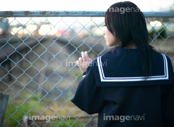 セーラー服 後ろ姿 の画像素材 海路 水路 乗り物 交通の写真素材ならイメージナビ