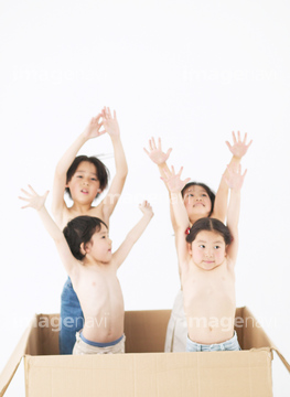 裸 幼児 女の子 日本人 4人 の画像素材 日本人 人物の写真素材ならイメージナビ