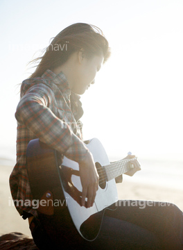 ギター奏者 日本人 の画像素材 ビジネス 人物の写真素材ならイメージナビ