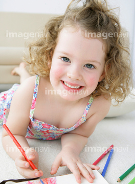 子供 外国人 陽気 笑う Bloomimage の画像素材 外国人 人物の写真素材ならイメージナビ