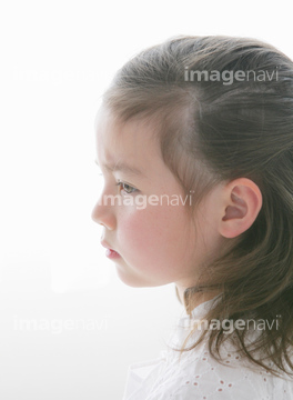 子供 横顔 1人 日本人 Bloomimage の画像素材 構図 人物の写真素材ならイメージナビ