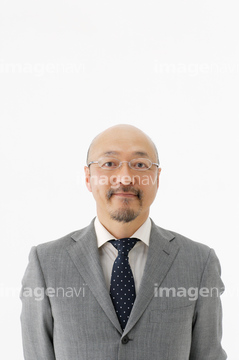 スキンヘッド スーツ ミドル 髭 の画像素材 日本人 人物の写真素材ならイメージナビ