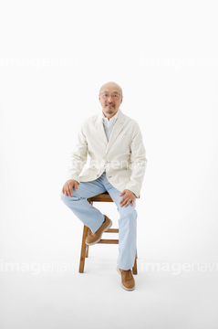 スキンヘッド 日本人 カジュアルウェア の画像素材 日本人 人物の写真素材ならイメージナビ
