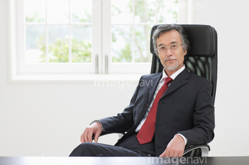 社長室 椅子 の画像素材 日本人 人物の写真素材ならイメージナビ