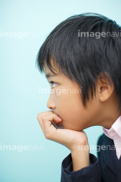 子供 横顔 1人 日本人 手 Bloomimage の画像素材 構図 人物の写真素材ならイメージナビ
