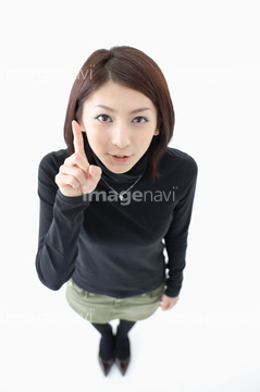 女性 全身 ポーズ 俯瞰 日本人 少ない の画像素材 ビジネスパーソン ビジネスの写真素材ならイメージナビ