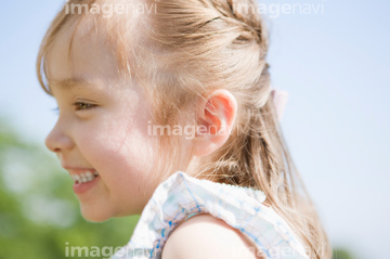 子供 外国人 横顔 かわいい Bloomimage の画像素材 年齢 人物の
