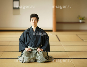 人物 日本人 男性 和服 全身 オリエンタル の画像素材 写真素材ならイメージナビ