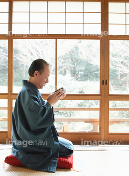 着物 座る 男 の画像素材 日本人 人物の写真素材ならイメージナビ