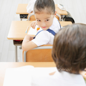 振り向き 女 制服 の画像素材 年齢 人物の写真素材ならイメージナビ